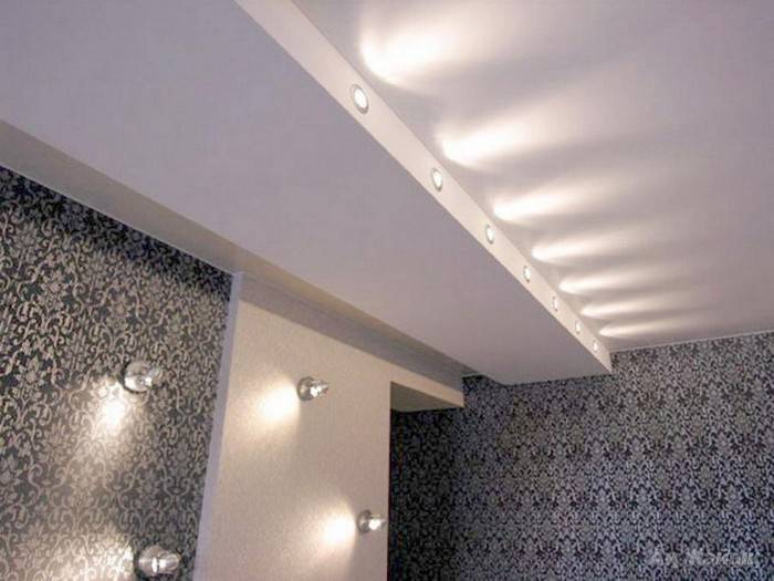 Установка точечных светильников в потолок