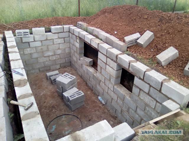 Как построить подвал из бетонных блоков: подойдет ли для возведения погреба размер 20x20x40, какие проблемы могут возникнуть