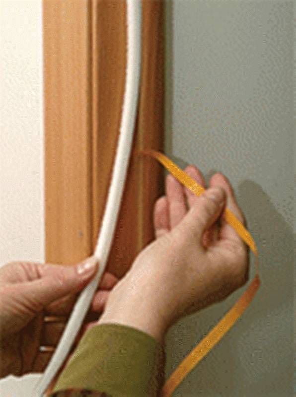 Уплотнитель для дверей (самоклеющийся, резиновый и другие): назначение и самостоятельная установка