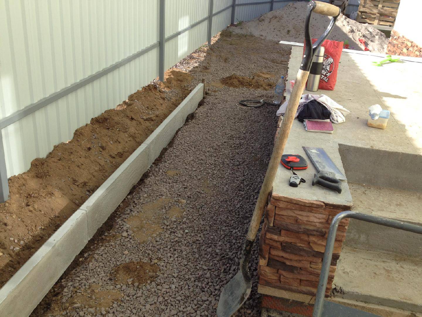 Садовый бетонный бордюр:изготовление своими руками