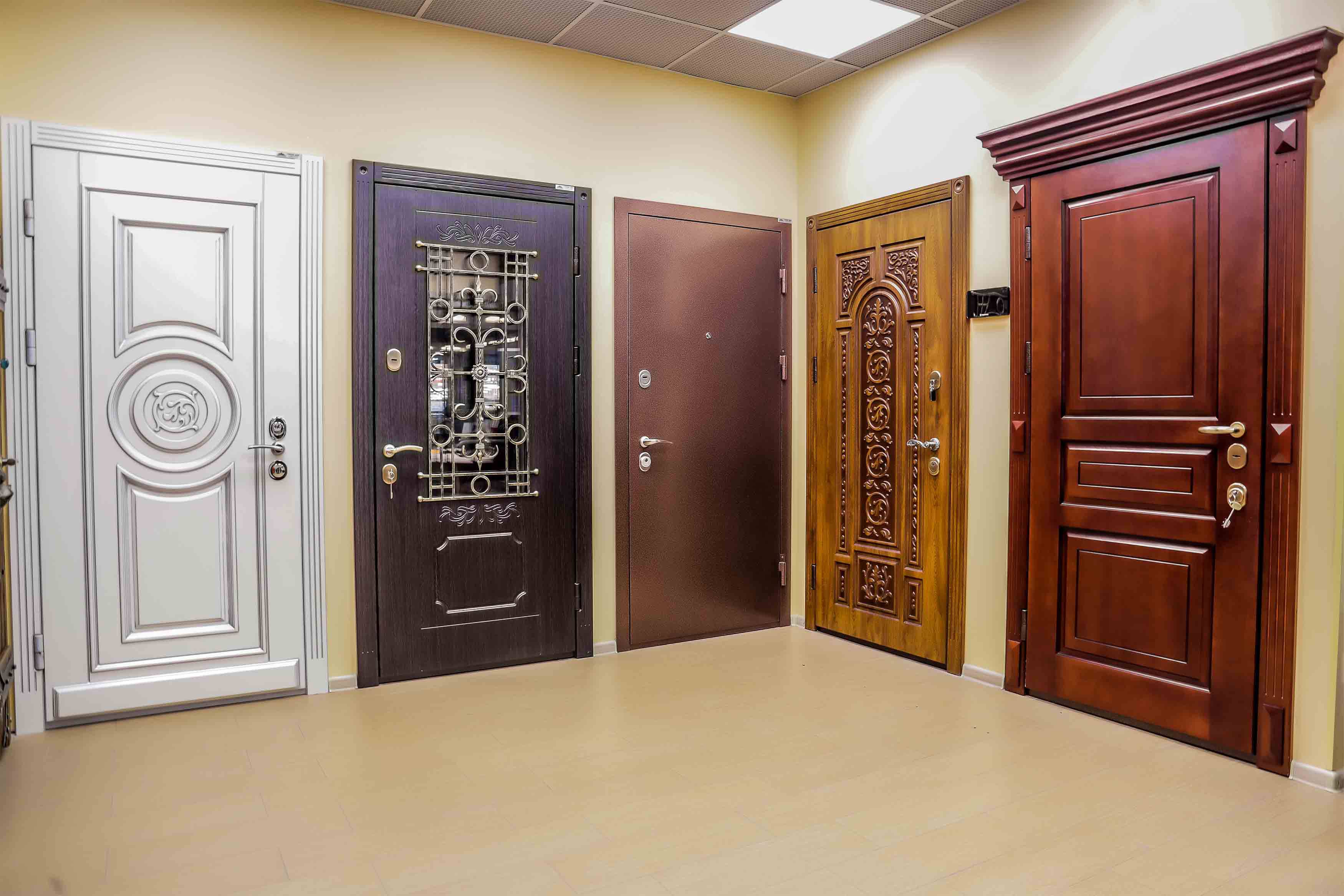 Как выбрать входную дверь: какую металлическую входную дверь выбрать в квартиру, в дом