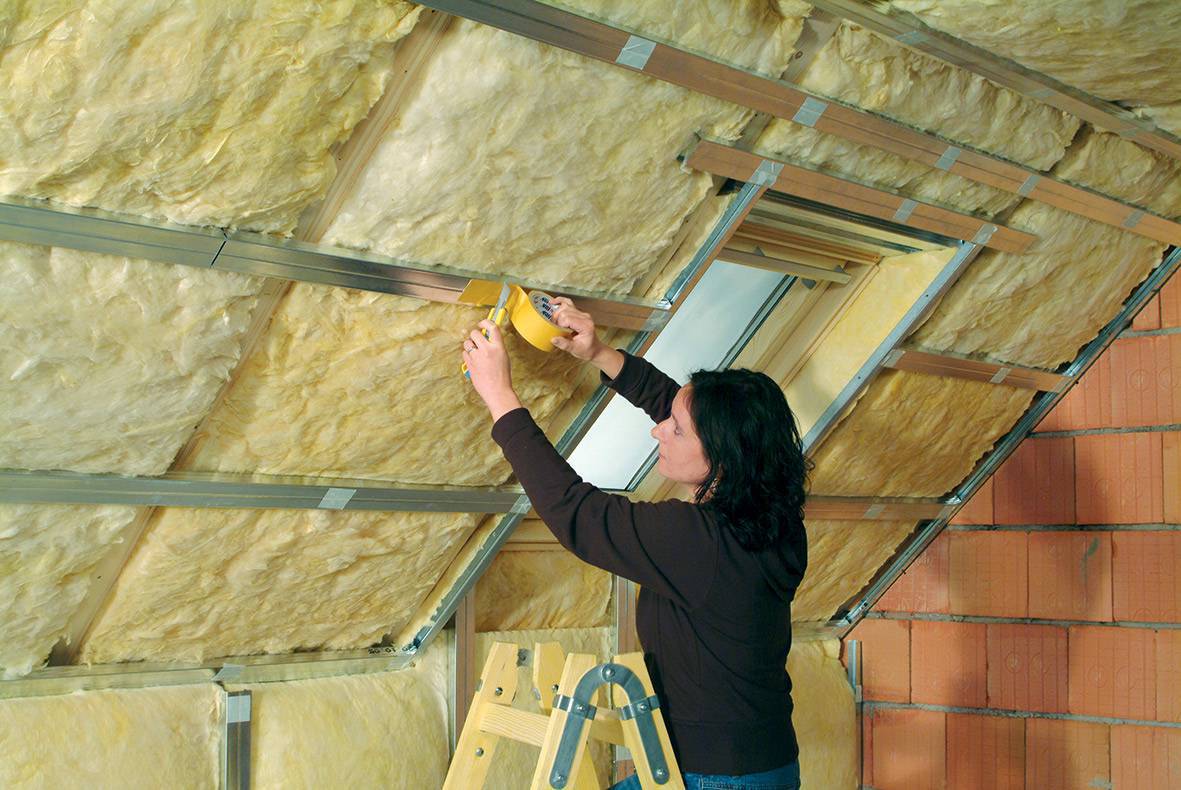 Как утеплить потолок минватой в частном доме: толщина минваты, какая лучше, как правильно уложить утеплитель на потолок, какую минвату выбрать, укладка минеральной ваты на чердак