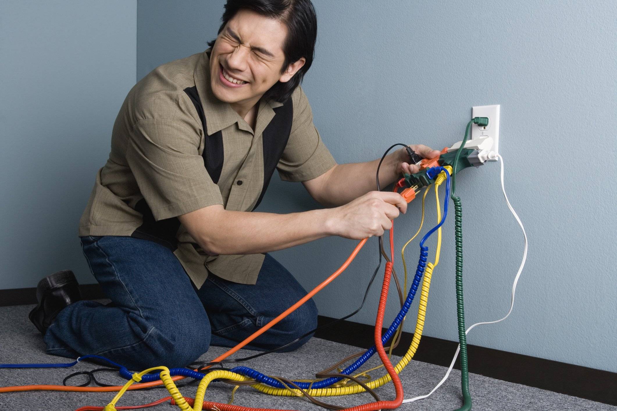 Какой кабель можно использовать на улице и как его прокладывать » сайт для электриков - советы, примеры, схемы