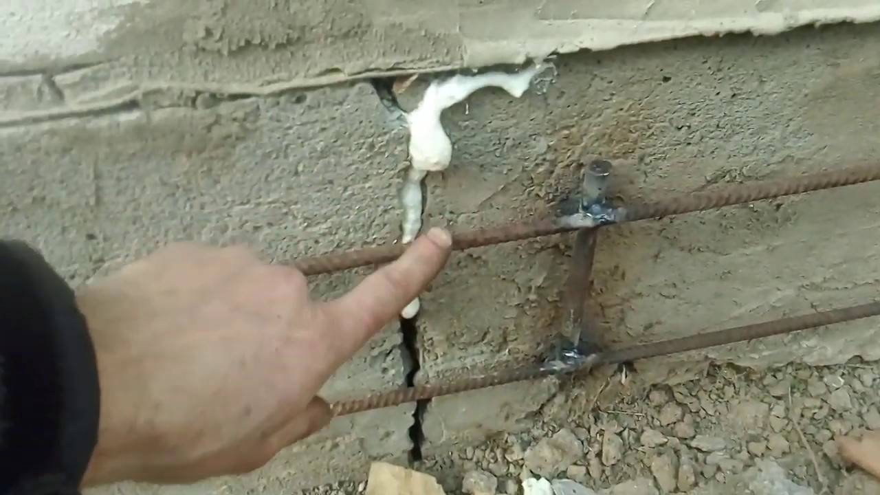 Как заделать трещину в стене из пеноблоков?