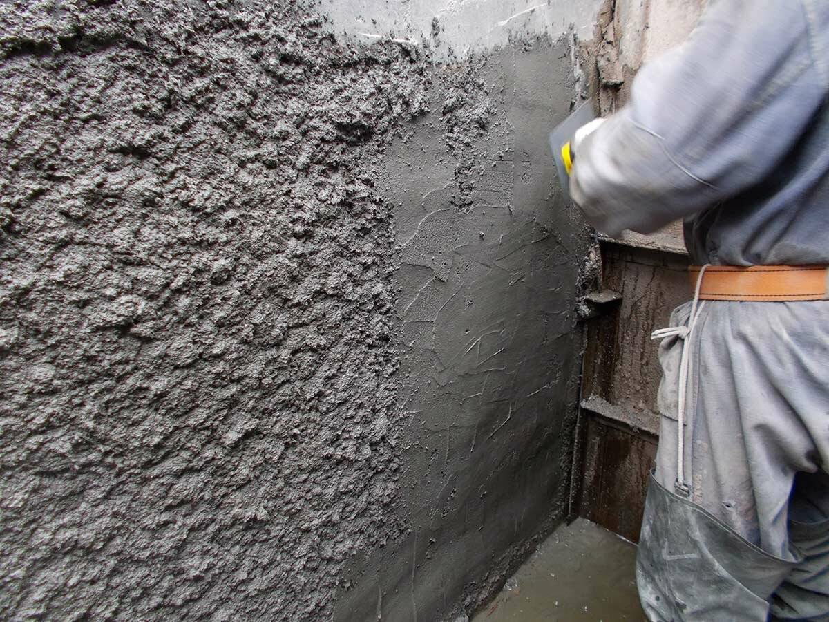 Как штукатурить стены цементно песчаным раствором?