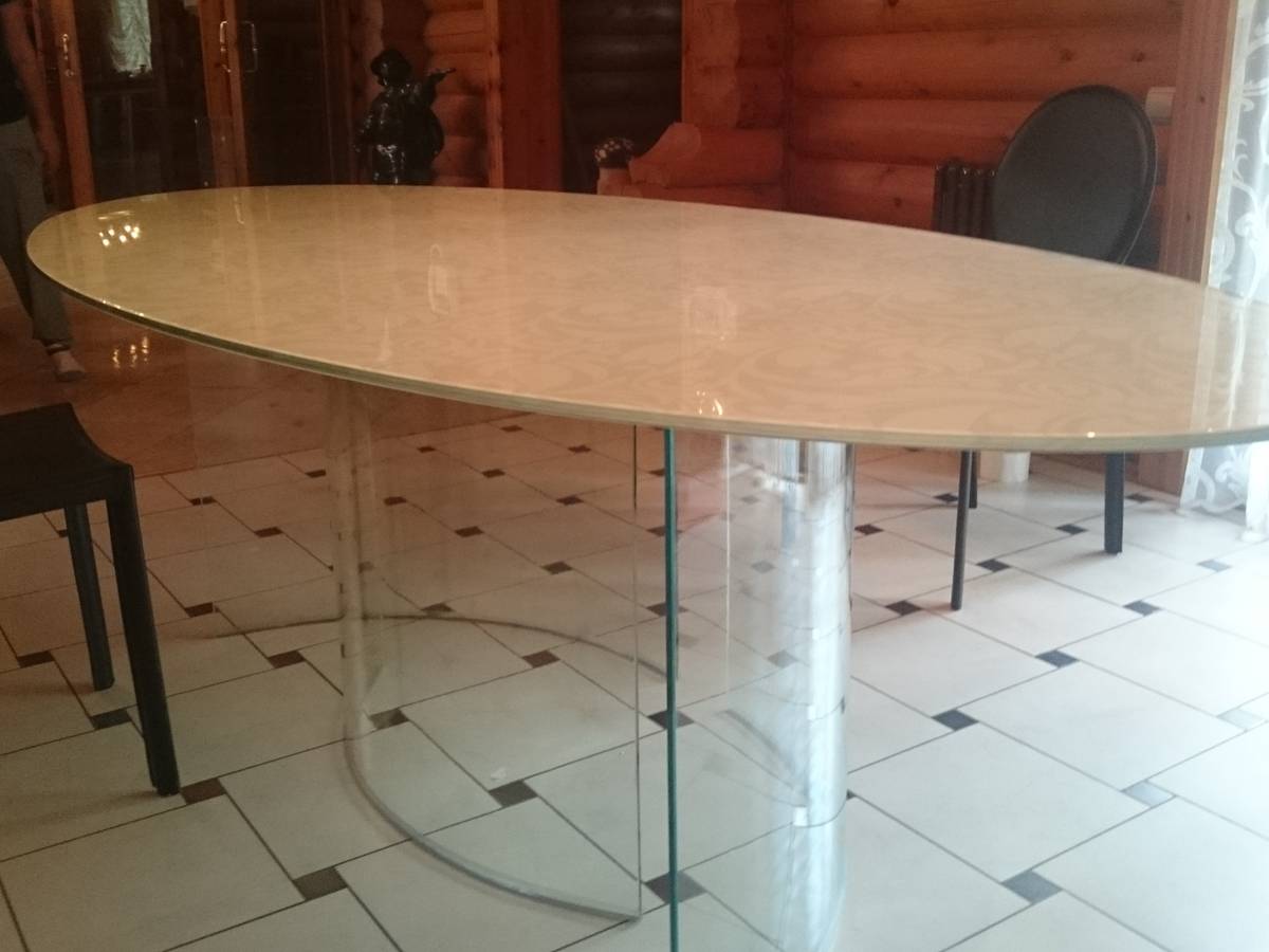 Круглый стол на кухню: классический акцент в современном интерьере